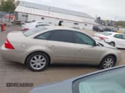 ✅ 2005 Ford Five Hundred Limited • VIN: 1FAHP28185G162678 • Lot: 43568524. Wystawiony na IAAI z przebiegiem 40 212 mil. Bezpłatny archiwum sprzedaży aukcyjnych z USA i szczegółowy raport historii pojazdu na DreamBid. Zdjęcie 13.