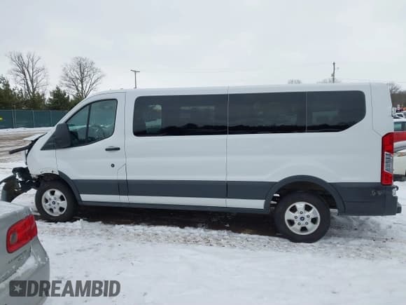 ✅ 2017 Ford Transit XL • VIN: 1FBZX2YM3HKA40535 • Lot: 41364177. Wystawiony na IAAI z przebiegiem 80 568 mil. Bezpłatny archiwum sprzedaży aukcyjnych z USA i szczegółowy raport historii pojazdu na DreamBid. Zdjęcie 15.