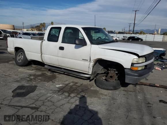 2002 Chevrolet Silverado 1500 z VIN 1GCEC19VX2E162662, wystawiony jako Copart lot #43749265 z przebiegiem 191 926 mil mil oraz Szkoda całkowita • Salvage title. Historia ofert i sprzedaży dostępna na DreamBid. Obrazek 4.
