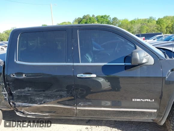 ✅ 2015 GMC Sierra 1500 Denali • VIN: 3GTU2WEJ9FG295202 • Lot: 42046744. Listed on IAAI with 134,120 mi. Free auction sales archive from the USA and detailed vehicle history report at DreamBid. Image 13.