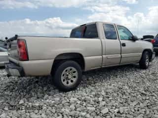 ✅ 2005 Chevrolet Silverado 1500 LS • VIN: 2GCEC19V051204004 • Lot: 71098384. Wystawiony na Copart z przebiegiem 220 150 mil mil. Skorzystaj z bezpłatnego archiwum sprzedaży aukcyjnych z USA i zobacz szczegółowy raport historii pojazdu na DreamBid. Zdjęcie 3.