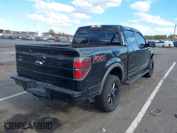 ✅ 2014 Ford F-150 Platinum • VIN: 1FTFW1ET5EFC89771 • Lot: 43499145. Wystawiony na IAAI z przebiegiem 174 908 mil. Bezpłatny archiwum sprzedaży aukcyjnych z USA i szczegółowy raport historii pojazdu na DreamBid. Zdjęcie 4.