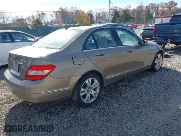 ✅ 2011 Mercedes-Benz C 300 Sport • VIN: WDDGF8BB8BR135371 • Lot: 43620284. Listed on IAAI with 129,989 mi. Free auction sales archive from the USA and detailed vehicle history report at DreamBid. Image 4.