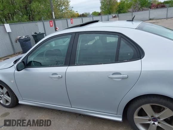 ✅ 2009 Saab 9-3 Touring • VIN: YS3FB49Y391010929 • Lot: 42148942. Wystawiony na IAAI z przebiegiem 176 832 mil. Bezpłatny archiwum sprzedaży aukcyjnych z USA i szczegółowy raport historii pojazdu na DreamBid. Zdjęcie 6.