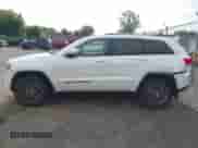 2018 Jeep Grand Cherokee Sterling z VIN 1C4RJFBG1JC489610, wystawiony jako IAAI lot #42689926 z przebiegiem 107 763 mil mil oraz . Historia ofert i sprzedaży dostępna na DreamBid. Obrazek 15.