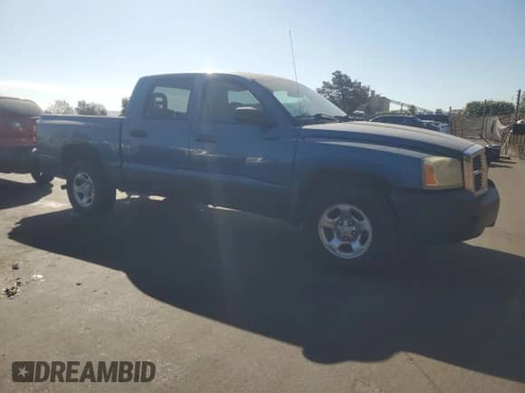 2005 Dodge Dakota ST с VIN 1D7HE28K35S101945, выставлен на аукционе Copart как лот 71241535 с пробегом 210 609 миль миль и Списание • Salvage title. История ставок и продаж доступна на DreamBid. Изображение 4.