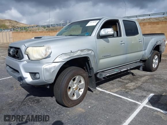✅ 2012 Toyota Tacoma PreRunner • VIN: 3TMKU4HN6CM033123 • Lot: 41478582. Listed on IAAI with 89,479 mi. Free auction sales archive from the USA and detailed vehicle history report at DreamBid. Image 2.
