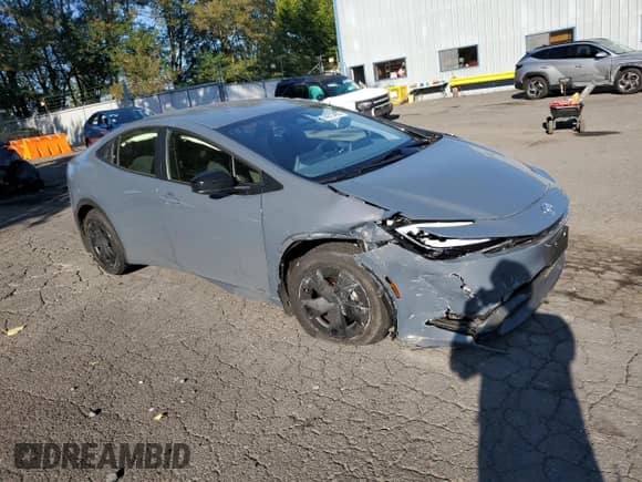 2024 Toyota Prius LE with VIN JTDADABU8R3017400, listed as a Copart auction lot 84013455 with 3,141 mi miles and Salvage title. Bid and sale history available at DreamBid. Image 4.