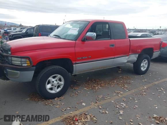 ✅ 1997 Dodge 1500 • VIN: 1B7HF13Z5VJ529432 • Lot: 43855883. Wystawiony na IAAI z przebiegiem 176 042 mil. Bezpłatny archiwum sprzedaży aukcyjnych z USA i szczegółowy raport historii pojazdu na DreamBid. Zdjęcie 2.