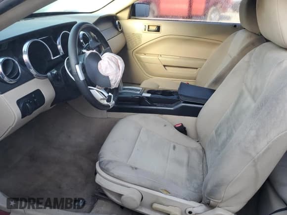 ✅ 2006 Ford Mustang Standard • VIN: 1ZVFT80N065265974 • Lot: 86673725. Wystawiony na Copart z przebiegiem 217 530 mil. Bezpłatny archiwum sprzedaży aukcyjnych z USA i szczegółowy raport historii pojazdu na DreamBid. Zdjęcie 7.