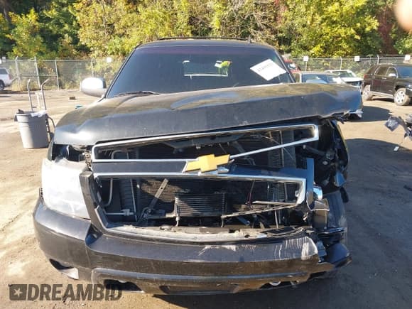 ✅ 2012 Chevrolet Tahoe LT • VIN: 1GNSCBE09CR136655 • Lot: 43491523. Wystawiony na IAAI z przebiegiem 212 813 mil. Bezpłatny archiwum sprzedaży aukcyjnych z USA i szczegółowy raport historii pojazdu na DreamBid. Zdjęcie 11.