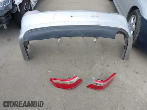 ✅ 2009 Toyota Camry LE • VIN: 4T1BE46K49U329036 • Lot: 43200372. Listed on IAAI with 270,930 mi. Free auction sales archive from the USA and detailed vehicle history report at DreamBid. Image 12.