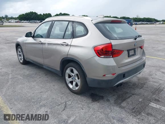 ✅ 2014 BMW X1 sDrive28i • VIN: WBAVM1C52EVW46610 • Lot: 43224841. Wystawiony na IAAI z przebiegiem 176 931 mil. Bezpłatny archiwum sprzedaży aukcyjnych z USA i szczegółowy raport historii pojazdu na DreamBid. Zdjęcie 3.