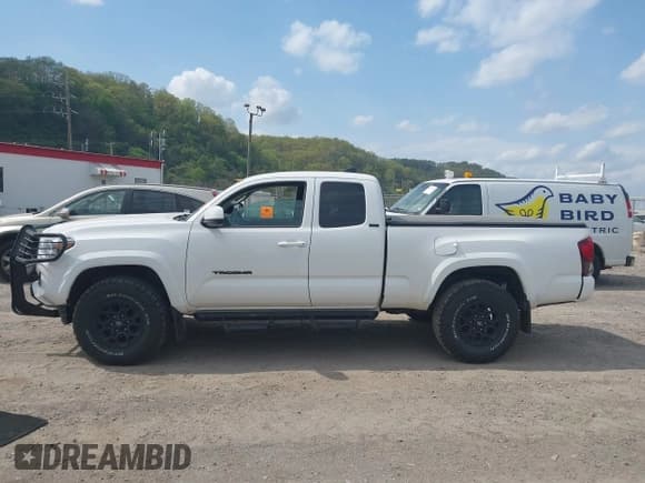 ✅ 2022 Toyota Tacoma SR • VIN: 3TYSZ5AN1NT092590 • Лот: 42148792. Опубликован ранее на IAAI с пробегом 58 154 миль. Бесплатный доступ к архиву аукционных продаж из США и подробный отчёт об истории автомобиля на DreamBid. Изображение 14.