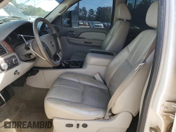 ✅ 2007 Chevrolet Silverado 2500HD LTZ • VIN: 1GCHK23697F567551 • Lot: 91667565. Wystawiony na Copart z przebiegiem 145 983 mil. Bezpłatny archiwum sprzedaży aukcyjnych z USA i szczegółowy raport historii pojazdu na DreamBid. Zdjęcie 7.