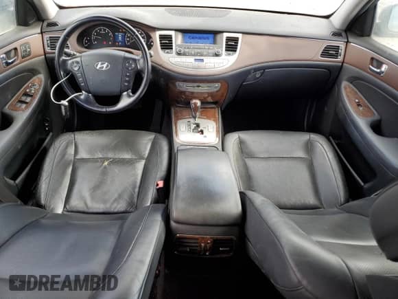 2009 Hyundai Genesis z VIN KMHGC46E59U025719, wystawiony jako Copart lot #78093124 z przebiegiem 145 837 mil mil oraz Czysty tytuł • Clean title. Historia ofert i sprzedaży dostępna na DreamBid. Obrazek 8.