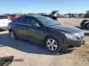 2014 Chevrolet Cruze 1LT z VIN 1G1PC5SB7E7104686, wystawiony jako Copart lot #87261175 z przebiegiem 114 359 mil mil oraz Szkoda całkowita • Salvage title. Historia ofert i sprzedaży dostępna na DreamBid. Obrazek 4.