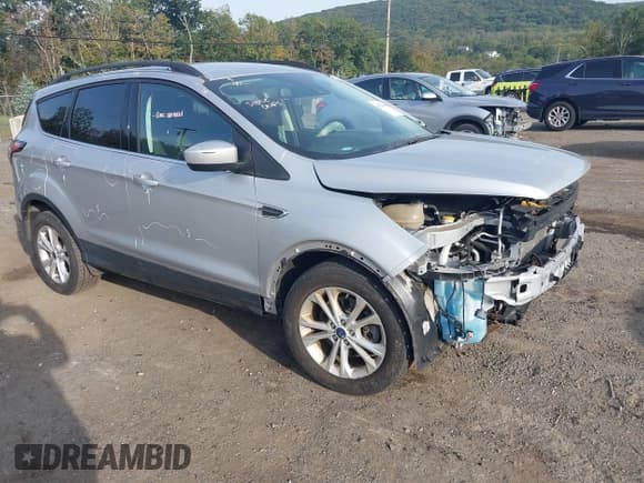 ✅ 2018 Ford Escape SE • VIN: 1FMCU9GD9JUC43682 • Lot: 43235480. Wystawiony na IAAI z przebiegiem 118 432 mil. Bezpłatny archiwum sprzedaży aukcyjnych z USA i szczegółowy raport historii pojazdu na DreamBid. Zdjęcie 1.
