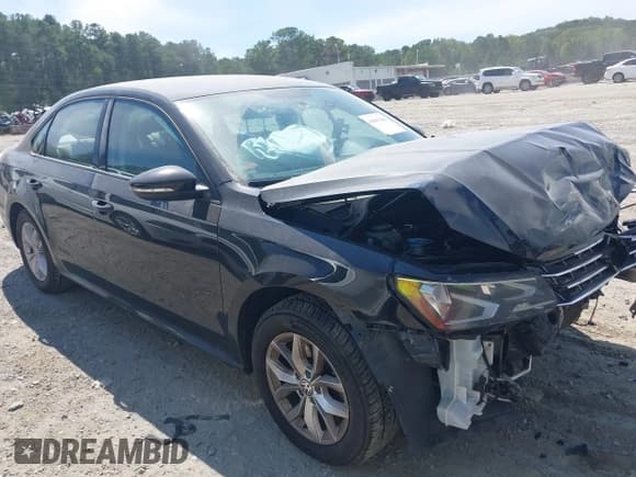 ✅ 2018 Volkswagen Passat S • VIN: 1VWAA7A3XJC027187 • Лот: 43063840. Опубликован ранее на IAAI с пробегом 84 000 миль. Бесплатный доступ к архиву аукционных продаж из США и подробный отчёт об истории автомобиля на DreamBid. Изображение 1.