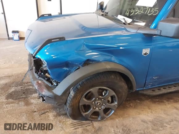 ✅ 2021 Ford Bronco • VIN: 1FMDE5BH3MLA79442 • Lot: 43327135. Wystawiony na IAAI z przebiegiem 44 767 mil. Bezpłatny archiwum sprzedaży aukcyjnych z USA i szczegółowy raport historii pojazdu na DreamBid. Zdjęcie 6.