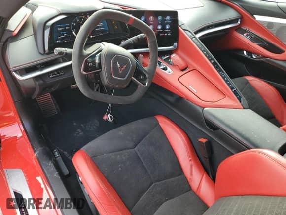 2021 Chevrolet Corvette 2LT z VIN 1G1YB2D41M5116427, wystawiony jako Copart lot #49355255 z przebiegiem 9 316 mil mil oraz Szkoda całkowita • Salvage title. Historia ofert i sprzedaży dostępna na DreamBid. Obrazek 8.