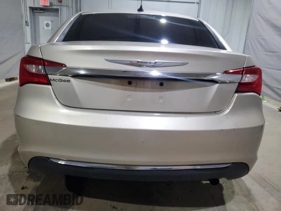 ✅ 2013 Chrysler 200 LX • VIN: 1C3CCBAB1DN715253 • Лот: 71481055. Опубликован ранее на Copart с пробегом 115 327 миль. Бесплатный доступ к архиву аукционных продаж из США и подробный отчёт об истории автомобиля на DreamBid. Изображение 6.
