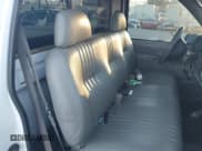 ✅ 1995 Chevrolet Silverado 1500 • VIN: 1GCEC14Z4SZ281066 • Lot: 43501939. Wystawiony na IAAI z przebiegiem 272 396 mil. Bezpłatny archiwum sprzedaży aukcyjnych z USA i szczegółowy raport historii pojazdu na DreamBid. Zdjęcie 8.