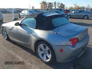 ✅ 2006 BMW Z4 3.0i • VIN: 4USBU33576LW66439 • Lot: 43520195. Wystawiony na IAAI z przebiegiem 79 305 mil. Bezpłatny archiwum sprzedaży aukcyjnych z USA i szczegółowy raport historii pojazdu na DreamBid. Zdjęcie 3.