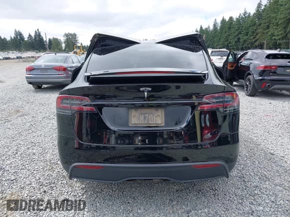 ✅ 2022 Tesla Model X • VIN: 7SAXCDE56NF337026 • Lot: 42807822. Wystawiony na IAAI z przebiegiem 26 499 mil. Bezpłatny archiwum sprzedaży aukcyjnych z USA i szczegółowy raport historii pojazdu na DreamBid. Zdjęcie 17.