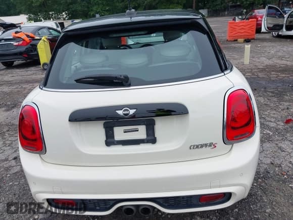 ✅ 2015 MINI Hardtop 4 Door S • VIN: WMWXU3C52F2B56856 • Lot: 42307964. Wystawiony na IAAI z przebiegiem 41 669 mil. Bezpłatny archiwum sprzedaży aukcyjnych z USA i szczegółowy raport historii pojazdu na DreamBid. Zdjęcie 16.