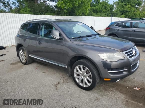 ✅ 2008 Volkswagen Touareg • VIN: WVGMB77L48D039842 • Lot: 58301195. Listed on Copart with 126,165 mi. Free auction sales archive from the USA and detailed vehicle history report at DreamBid. Image 4.