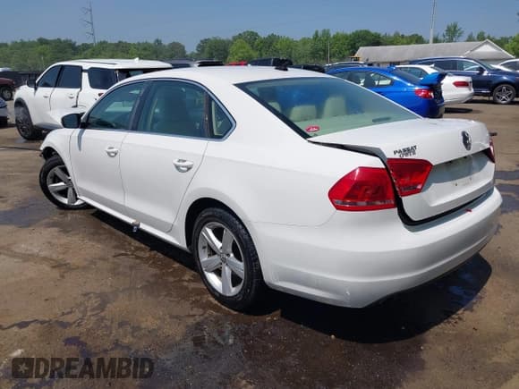 ✅ 2013 Volkswagen Passat SE • VIN: 1VWBH7A35DC032589 • Лот: 42374770. Опубликован ранее на IAAI с пробегом 143 323 миль. Бесплатный доступ к архиву аукционных продаж из США и подробный отчёт об истории автомобиля на DreamBid. Изображение 3.