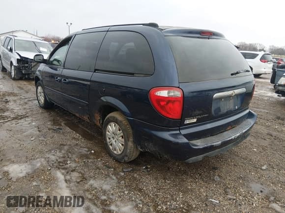 ✅ 2005 Chrysler Town & Country LX • VIN: 2C4GP44R55R558708 • Lot: 43892289. Listed on IAAI with 258,237 mi. Free auction sales archive from the USA and detailed vehicle history report at DreamBid. Image 3.