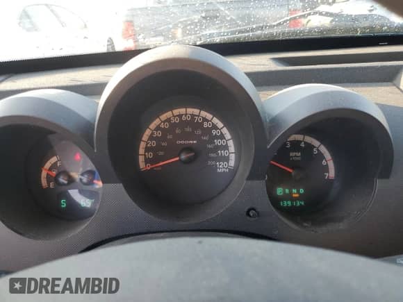 2007 Dodge Nitro SXT z VIN 1D8GU28K37W643388, wystawiony jako Copart lot #70687594 z przebiegiem 139 134 mil mil oraz Szkoda całkowita • Salvage title. Historia ofert i sprzedaży dostępna na DreamBid. Obrazek 9.