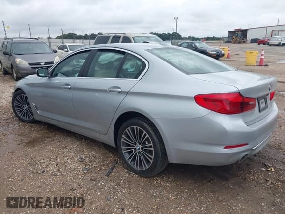 ✅ 2019 BMW 5 Series 530i • VIN: WBAJA5C51KWW22318 • Лот: 43304765. Опубликован ранее на IAAI с пробегом Не указан. Бесплатный доступ к архиву аукционных продаж из США и подробный отчёт об истории автомобиля на DreamBid. Изображение 3.