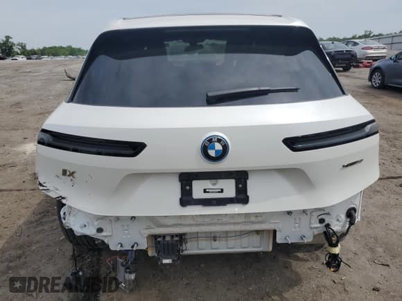 ✅ 2022 BMW iX xDrive50 • VIN: WB523CF02NCK56120 • Lot: 52368874. Wystawiony na Copart z przebiegiem Nie podano. Bezpłatny archiwum sprzedaży aukcyjnych z USA i szczegółowy raport historii pojazdu na DreamBid. Zdjęcie 6.