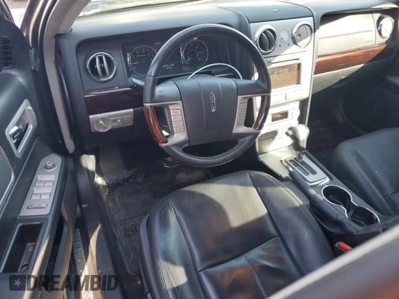 ✅ 2009 Lincoln MKZ • VIN: 3LNHM28T49R613832 • Lot: 92481665. Listed on Copart with 86,381 mi. Free auction sales archive from the USA and detailed vehicle history report at DreamBid. Image 8.