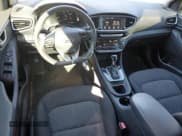 ✅ 2017 Hyundai Ioniq Blue • VIN: KMHC65LC6HU027315 • Lot: 41711165. Wystawiony na Copart z przebiegiem 82 587 mil. Bezpłatny archiwum sprzedaży aukcyjnych z USA i szczegółowy raport historii pojazdu na DreamBid. Zdjęcie 8.