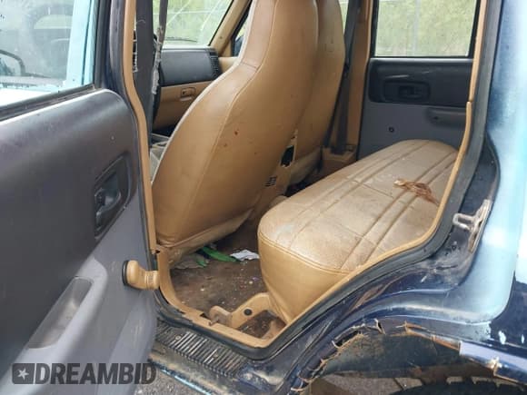 ✅ 1997 Jeep Cherokee SE • VIN: 1J4FJ28S3VL573144 • Lot: 41965201. Wystawiony na IAAI z przebiegiem 298 276 mil. Bezpłatny archiwum sprzedaży aukcyjnych z USA i szczegółowy raport historii pojazdu na DreamBid. Zdjęcie 8.