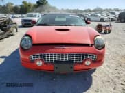 ✅ 2004 Ford Thunderbird Deluxe • VIN: 1FAHP60A54Y105589 • Lot: 76774644. Wystawiony na Copart z przebiegiem Nie podano. Bezpłatny archiwum sprzedaży aukcyjnych z USA i szczegółowy raport historii pojazdu na DreamBid. Zdjęcie 5.