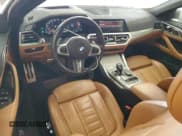 ✅ 2021 BMW 4 Series M440i • VIN: WBA53AT03MCG20974 • Lot: 87073874. Wystawiony na Copart z przebiegiem 22 801 mil. Bezpłatny archiwum sprzedaży aukcyjnych z USA i szczegółowy raport historii pojazdu na DreamBid. Zdjęcie 8.