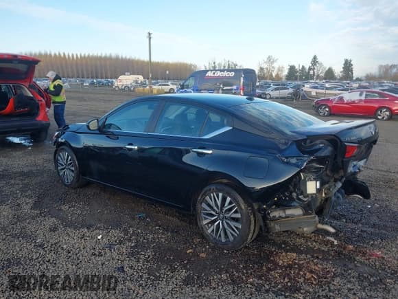 ✅ 2025 Nissan Altima SV • VIN: 1N4BL4DVXSN401788 • Lot: 43745365. Wystawiony na IAAI z przebiegiem 8 852 mil. Bezpłatny archiwum sprzedaży aukcyjnych z USA i szczegółowy raport historii pojazdu na DreamBid. Zdjęcie 3.