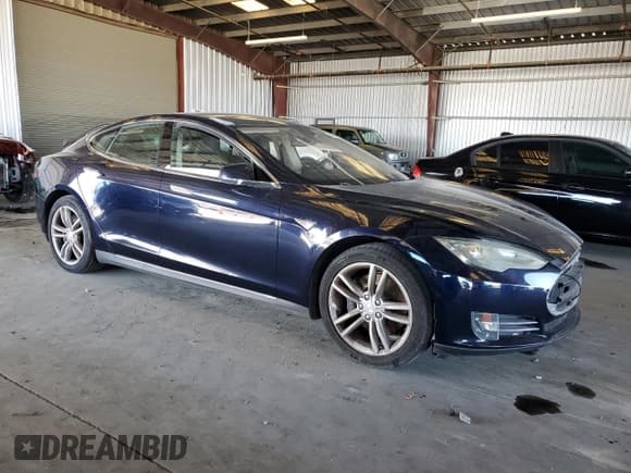 ✅ 2015 Tesla Model S 85 • VIN: 5YJSA1H14FF080616 • Lot: 68047015. Wystawiony na Copart z przebiegiem 115 428 mil. Bezpłatny archiwum sprzedaży aukcyjnych z USA i szczegółowy raport historii pojazdu na DreamBid. Zdjęcie 4.