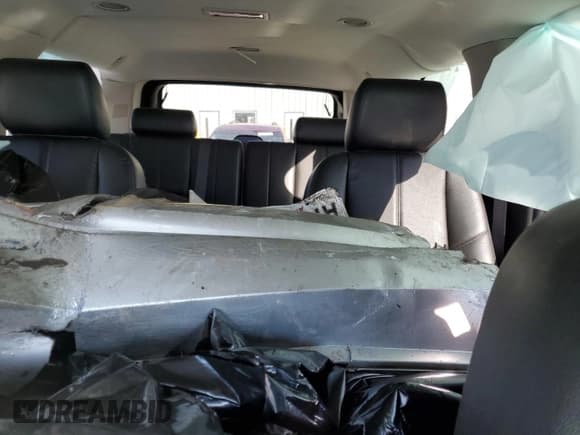 ✅ 2012 Chevrolet Suburban LT • VIN: 1GNSKJE72CR172827 • Lot: 74595184. Wystawiony na Copart z przebiegiem Nie podano. Bezpłatny archiwum sprzedaży aukcyjnych z USA i szczegółowy raport historii pojazdu na DreamBid. Zdjęcie 10.