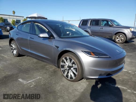 ✅ 2024 Tesla Model 3 • VIN: 5YJ3E1EA4RF872251 • Lot: 84894825. Wystawiony na Copart z przebiegiem Nie podano. Bezpłatny archiwum sprzedaży aukcyjnych z USA i szczegółowy raport historii pojazdu na DreamBid. Zdjęcie 4.