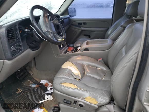 ✅ 2004 Chevrolet Suburban LT • VIN: 1GNFK16T04J199554 • Лот: 85097104. Опубликован ранее на Copart с пробегом 459 526 миль. Бесплатный доступ к архиву аукционных продаж из США и подробный отчёт об истории автомобиля на DreamBid. Изображение 7.