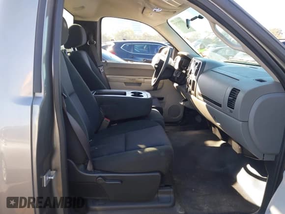 ✅ 2013 Chevrolet Silverado 1500 Work Truck • VIN: 1GCNCPEX3DZ339798 • Lot: 43895293. Wystawiony na IAAI z przebiegiem 37 129 mil. Bezpłatny archiwum sprzedaży aukcyjnych z USA i szczegółowy raport historii pojazdu na DreamBid. Zdjęcie 5.