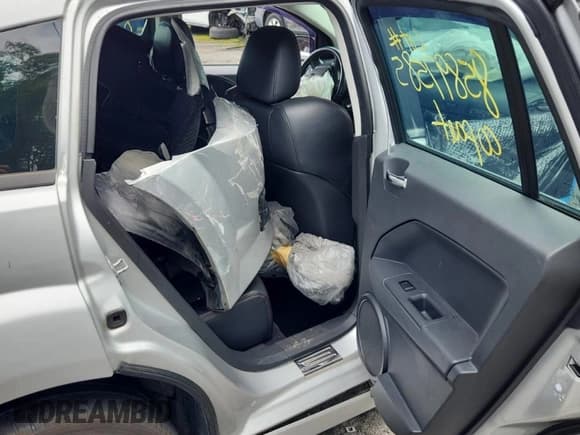 ✅ 2008 Dodge Caliber • VIN: 1B3HB68F78D620455 • Lot: 85897585. Wystawiony na Copart z przebiegiem Nie podano. Bezpłatny archiwum sprzedaży aukcyjnych z USA i szczegółowy raport historii pojazdu na DreamBid. Zdjęcie 8.