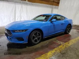 ✅ 2024 Ford Mustang EcoBoost • VIN: 1FA6P8TH6R5133728 • Lot: 63524324. Wystawiony na Copart z przebiegiem 7 357 mil. Bezpłatny archiwum sprzedaży aukcyjnych z USA i szczegółowy raport historii pojazdu na DreamBid. Zdjęcie 1.