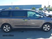 ✅ 2016 Toyota Sienna LE AAS • VIN: 5TDKK3DC3GS759709 • Lot: 42374590. Wystawiony na IAAI z przebiegiem 78 300 mil. Bezpłatny archiwum sprzedaży aukcyjnych z USA i szczegółowy raport historii pojazdu na DreamBid. Zdjęcie 14.